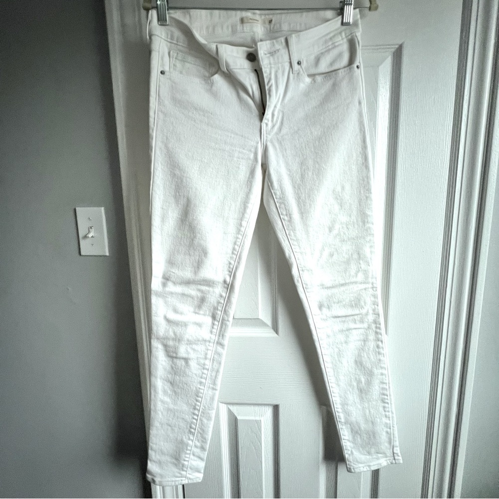 White skinny jeans